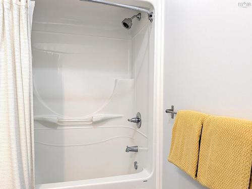 204 24 Harbourside Drive, Wolfville, NS - Indoor Photo Showing Bathroom