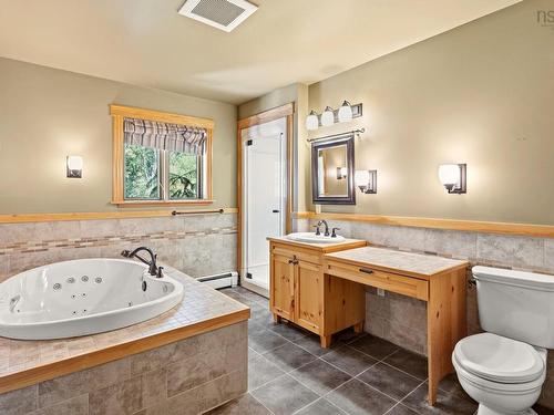 15 Meadow Brook Drive, Beaver Bank, NS - Indoor Photo Showing Bathroom