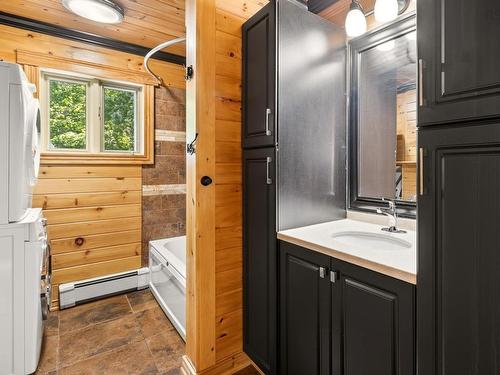 15 Meadow Brook Drive, Beaver Bank, NS - Indoor Photo Showing Bathroom