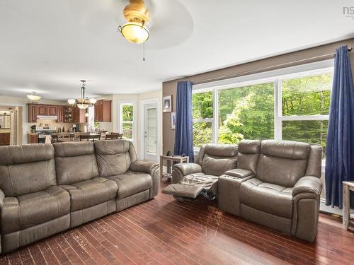 280 Daisywood, Hammonds Plains, NS - Indoor Photo Showing Living Room