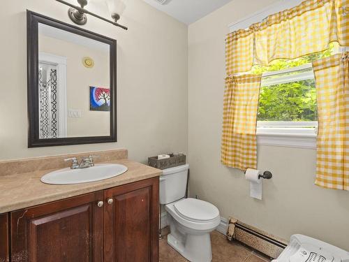 280 Daisywood, Hammonds Plains, NS - Indoor Photo Showing Bathroom