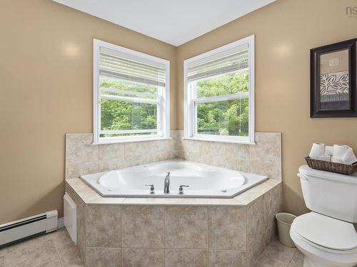 280 Daisywood, Hammonds Plains, NS - Indoor Photo Showing Bathroom