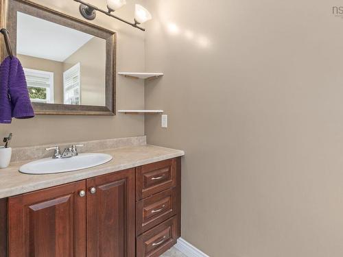 280 Daisywood, Hammonds Plains, NS - Indoor Photo Showing Bathroom