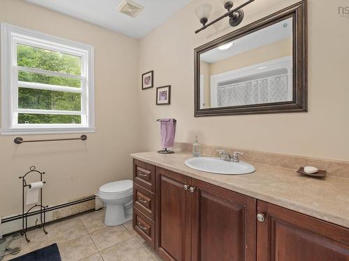 280 Daisywood, Hammonds Plains, NS - Indoor Photo Showing Bathroom