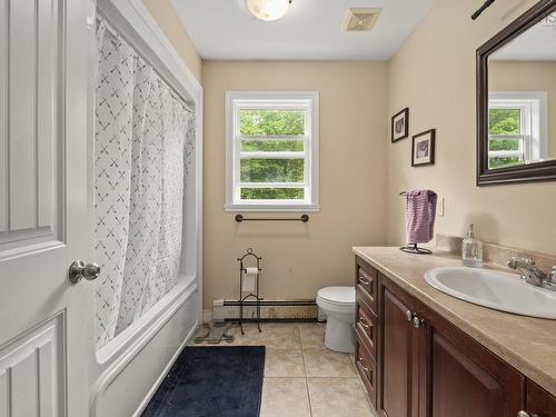 280 Daisywood, Hammonds Plains, NS - Indoor Photo Showing Bathroom