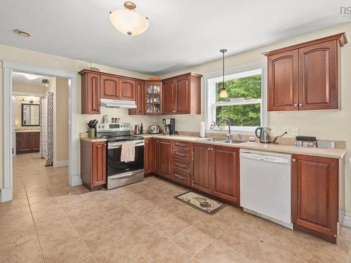 280 Daisywood, Hammonds Plains, NS - Indoor Photo Showing Kitchen With Double Sink