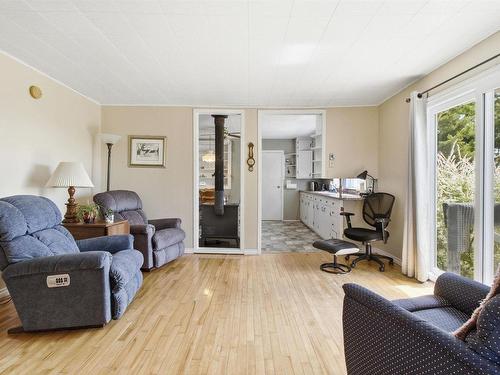 556 Great Village Lornevale Road, Great Village, NS - Indoor Photo Showing Living Room