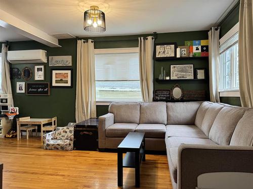 790 Trenton Road, New Glasgow, NS - Indoor Photo Showing Living Room
