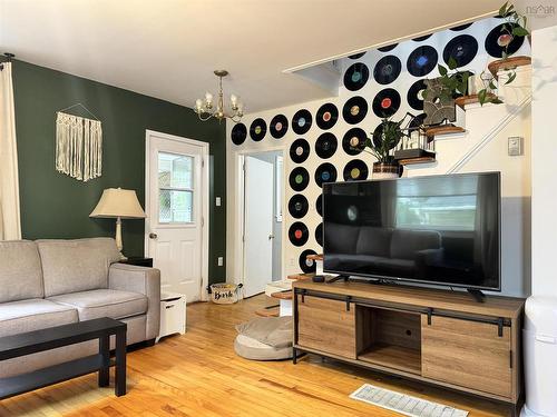 790 Trenton Road, New Glasgow, NS - Indoor Photo Showing Living Room