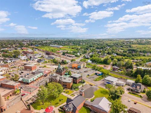 1 Lawrence Street, Amherst, NS 
