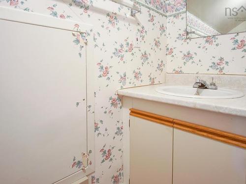 39 Oakdene Avenue, Kentville, NS - Indoor Photo Showing Bathroom