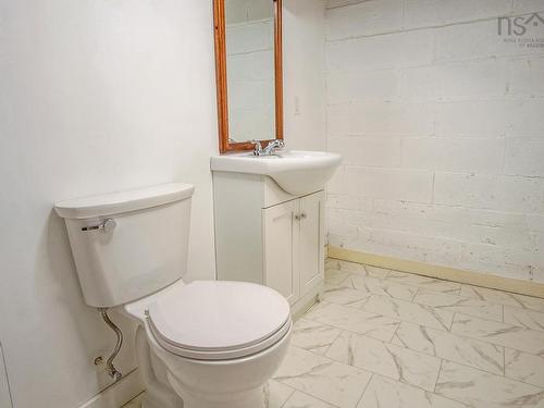 39 Oakdene Avenue, Kentville, NS - Indoor Photo Showing Bathroom