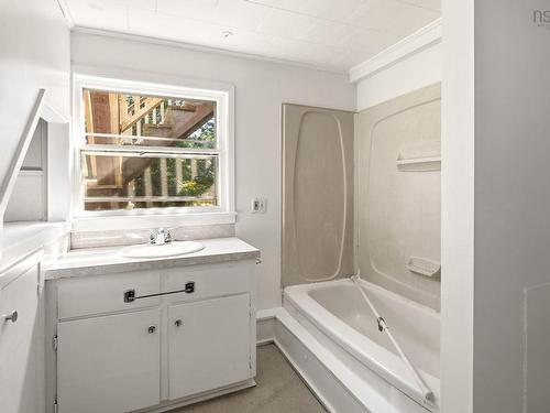 13568 Highway 3, Dayspring, NS - Indoor Photo Showing Bathroom