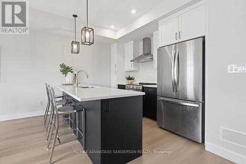 161 Bowman Drive, Middlesex Centre (Ilderton), ON - Indoor Photo Showing Kitchen With Upgraded Kitchen