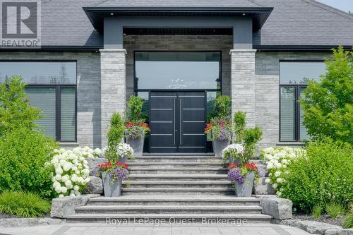 8 Midves Court, Springwater (Midhurst), ON - Outdoor