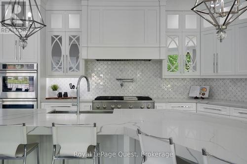 8 Midves Court, Springwater (Midhurst), ON - Indoor Photo Showing Kitchen With Upgraded Kitchen