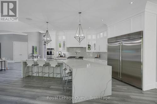 8 Midves Court, Springwater (Midhurst), ON - Indoor Photo Showing Kitchen With Upgraded Kitchen