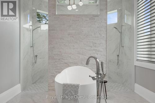 8 Midves Court, Springwater (Midhurst), ON - Indoor Photo Showing Bathroom
