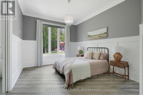 8 Midves Court, Springwater (Midhurst), ON - Indoor Photo Showing Bedroom
