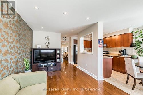 9 Parisian Road, Brampton (Vales Of Castlemore), ON - Indoor Photo Showing Living Room