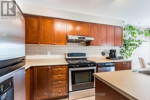 9 Parisian Road, Brampton (Vales Of Castlemore), ON - Indoor Photo Showing Kitchen