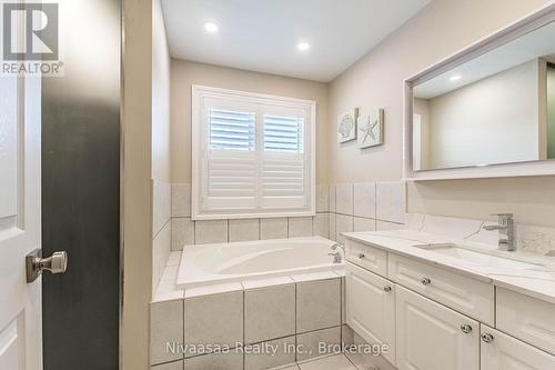 9 Parisian Road, Brampton (Vales Of Castlemore), ON - Indoor Photo Showing Bathroom