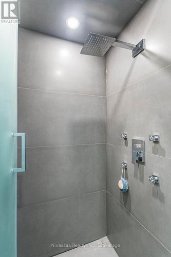 9 Parisian Road, Brampton (Vales Of Castlemore), ON - Indoor Photo Showing Bathroom