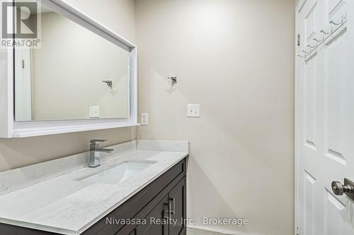9 Parisian Road, Brampton (Vales Of Castlemore), ON - Indoor Photo Showing Bathroom