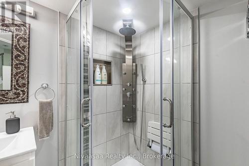 9 Parisian Road, Brampton (Vales Of Castlemore), ON - Indoor Photo Showing Bathroom