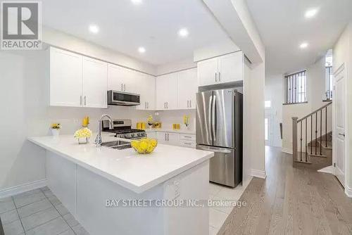 159 Heritage Street, Bradford West Gwillimbury, ON - Indoor Photo Showing Kitchen With Double Sink With Upgraded Kitchen
