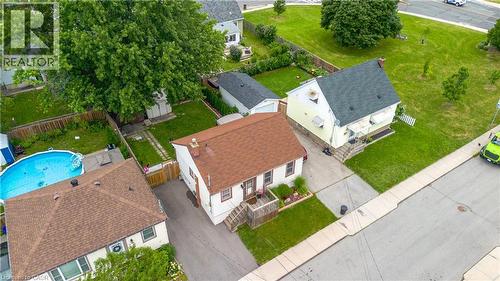 22 East 11Th Street, Hamilton, ON - Outdoor With Above Ground Pool