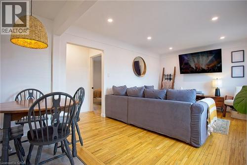 22 East 11Th Street, Hamilton, ON - Indoor Photo Showing Living Room