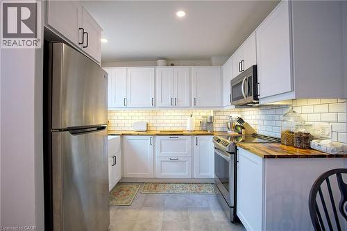 22 East 11Th Street, Hamilton, ON - Indoor Photo Showing Kitchen With Upgraded Kitchen