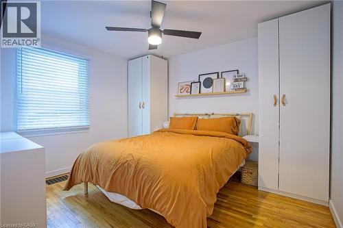22 East 11Th Street, Hamilton, ON - Indoor Photo Showing Bedroom