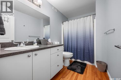 3504 13Th Avenue, Regina, SK - Indoor Photo Showing Bathroom