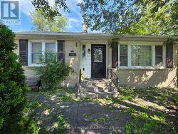 MAIN - 544 MARY STREET E Whitby, ON L1N 2R3