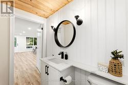 Main Bathroom - 