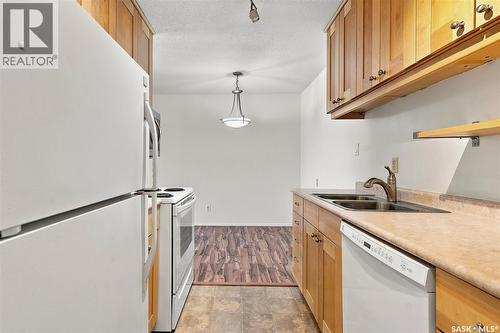 307 211 Tait Place, Saskatoon, SK - Indoor Photo Showing Kitchen With Double Sink