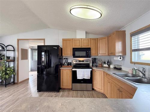633 Campbell Cove, Brandon, MB - Indoor Photo Showing Kitchen With Double Sink