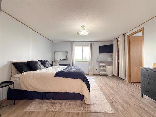 633 Campbell Cove, Brandon, MB - Indoor Photo Showing Bedroom
