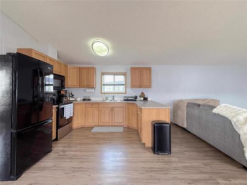 633 Campbell Cove, Brandon, MB - Indoor Photo Showing Kitchen With Double Sink