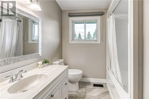 413 Raymond Crescent, Azilda, ON - Indoor Photo Showing Bathroom