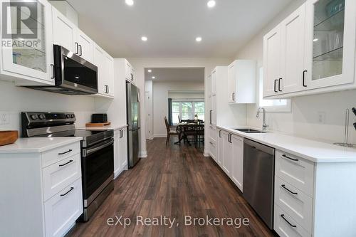 136 Breadalbane Street S, Saugeen Shores, ON - Indoor Photo Showing Kitchen With Double Sink With Upgraded Kitchen