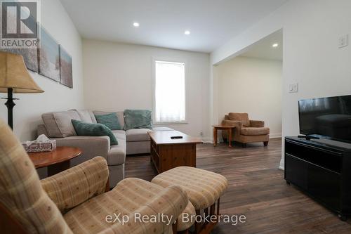 136 Breadalbane Street S, Saugeen Shores, ON - Indoor Photo Showing Living Room