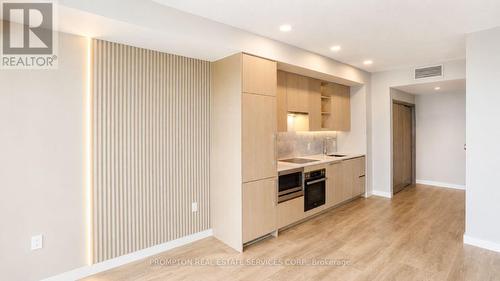 2115 - 85 Mcmahon Drive, Toronto, ON - Indoor Photo Showing Kitchen