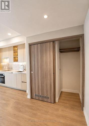 2115 - 85 Mcmahon Drive, Toronto, ON - Indoor Photo Showing Kitchen