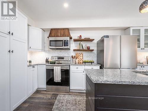 Updated Kitchen - 6 Steinway Drive, Scugog, ON - Indoor Photo Showing Kitchen With Upgraded Kitchen