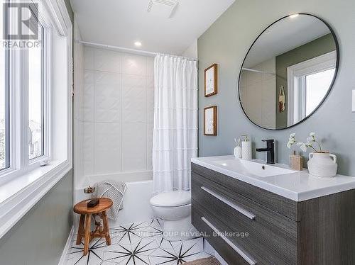 Updated Main Bathroom - 6 Steinway Drive, Scugog, ON - Indoor Photo Showing Bathroom
