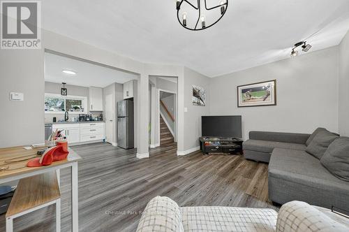 274 Water Street, Guelph (Dovercliffe Park/Old University), ON - Indoor Photo Showing Living Room