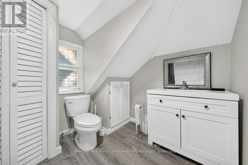 274 Water Street, Guelph (Dovercliffe Park/Old University), ON - Indoor Photo Showing Bathroom